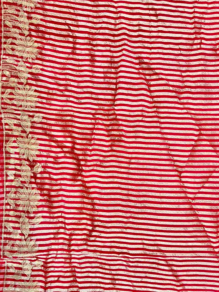 Red Chiniya Silk Pure Banarasi Saree With Beautiful Booti & Floral Zari Border Work